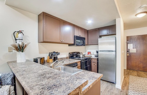 Brian Head Wohnung | Brian Head Studio Condo w/ Balcony + Mountain View