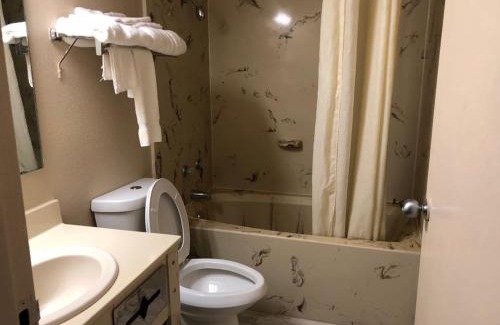 Pine Bluff Hotel | Briarwood Inn