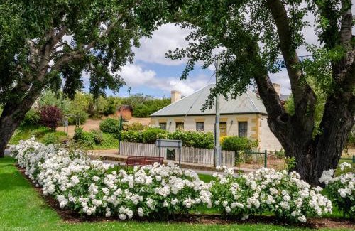 Richmond Wohnung | BRIDGE COTTAGES Sargeants & Armoury Cottages 1823 - HISTORY & CHARM