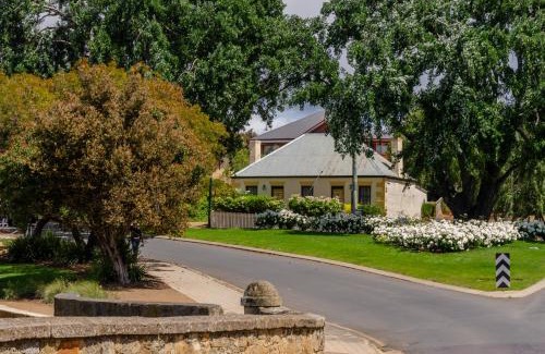 Richmond Wohnung | BRIDGE COTTAGES Sargeants & Armoury Cottages 1823 - HISTORY & CHARM