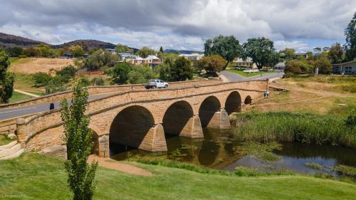 Richmond Wohnung | BRIDGE COTTAGES Sargeants & Armoury Cottages 1823 - HISTORY & CHARM
