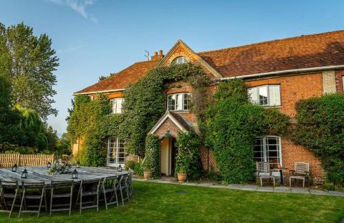 Britford Villa | Bridge Farmhouse - Eight ensuite bedrooms