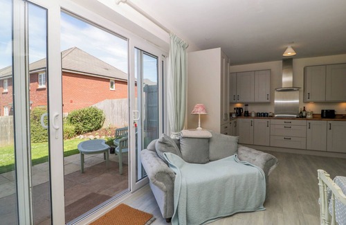 Portskewett Hütte | BRIDGE VIEW, pet friendly, country holiday cottage in Caldicot