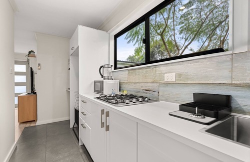 Bomaderry Wohnung | Bright 1-Bed Apartment with Garden Views