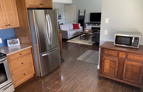 Foothills Wohnung | Bright 2 bdrm, 13 minutes from Silver Star/Golf/Lakes