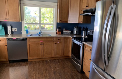 Foothills Wohnung | Bright 2 bdrm, 13 minutes from Silver Star/Golf/Lakes