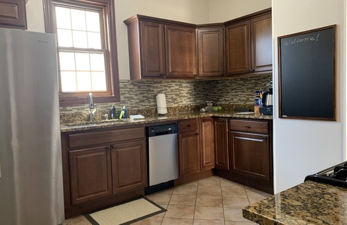 Logan Square Wohnung | Bright 2 bed conveniently located in the heart of Logan Square with easy parking