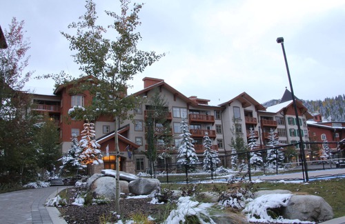 Salt Lake Mountain Resorts Eigentumswohnung | Helle 2 Schlafzimmer Ski In / Ski Out 4. Stock Wohnung in der Powderhorn Lodge