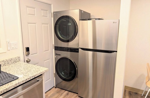 Corvallis Haus | Bright 2BR, Cal King Bed, 15 Min walk to OSU