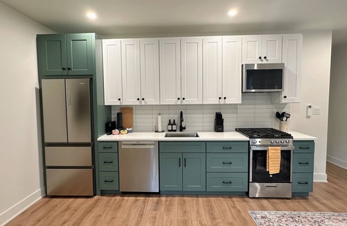 Evanston Wohnung | Bright 2BR - King Bed + Desk - Near: Northwestern-Chicago-Beaches