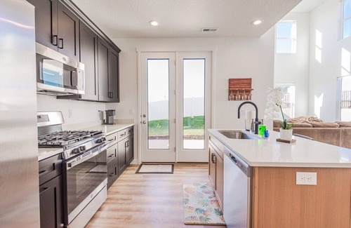 West Jordan Haus | Bright 3BR Home: Fenced Yard, New Build, Sleeps 7!