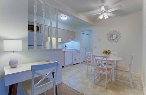 North Canton Wohnung | Bright & Airy 1BR near Hall of Fame/Hwy/Airport