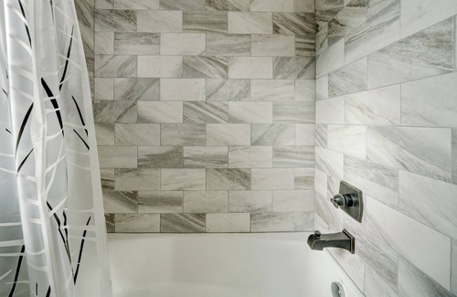 Springville Haus | Bright and Airy Springville home with 4 bedrooms