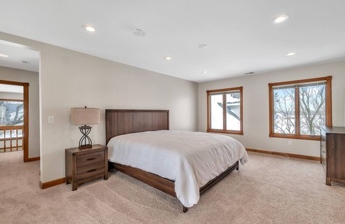 Burns Township Sonstige | Bright and spacious farm house retreat.