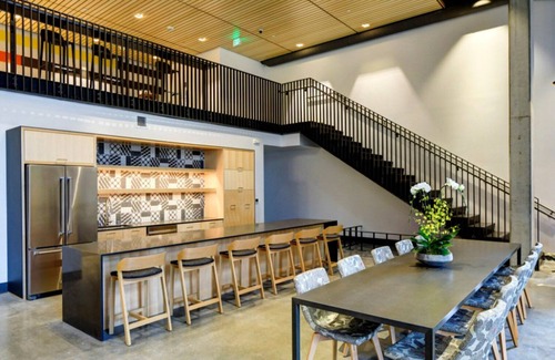 Wilburton Wohnung | Bright Bellevue 2BR w/ BBQ, Gym, W/D, near Spring District, by Blueground