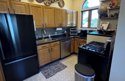 North Muskegon Haus | Bright Boho Walkable House Bars Beaches Bike Path Downtown