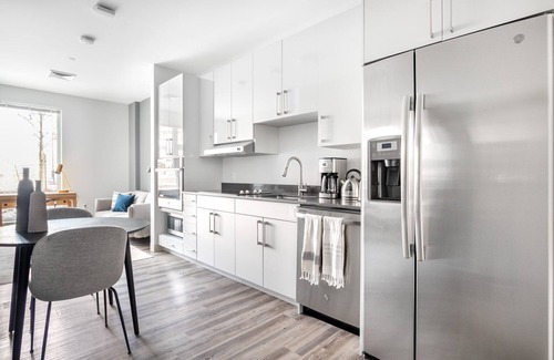 St. Elizabeth's Wohnung | Bright Brighton 1BR w/ W/D, Doorman, near T + Shopping, by Blueground