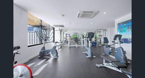 Spring Hill Wohnung | Bright CBD 2 bedroom resort-style escape