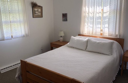 Kismet Haus | Heller, gemütlicher Bungalow mit Blick auf den Leuchtturm, zwei Minuten vom Strand entfernt