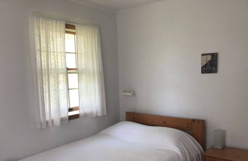 Kismet Haus | Heller, gemütlicher Bungalow mit Blick auf den Leuchtturm, zwei Minuten vom Strand entfernt