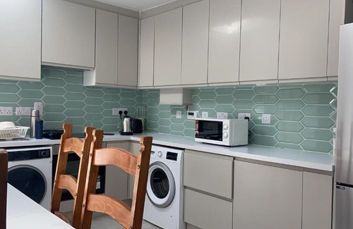 Glasnevin Haus | Bright en-suite room in Dublin