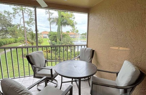 Crown Pointe Eigentumswohnung | Bright end-unit 3BR w/vaulted ceilings near beach