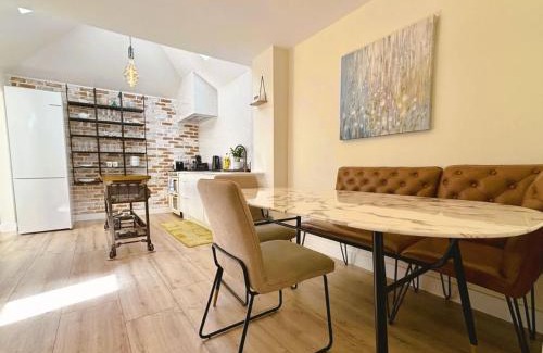 Cambridge Haus | Bright Mews House with Garage in Heart of Cambridge