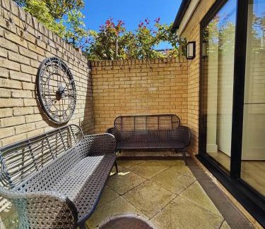 Cambridge Haus | Bright Mews House with Garage in Heart of Cambridge