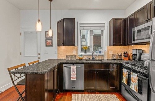 Queen Village Haus | Bright & Modern Home with Patio