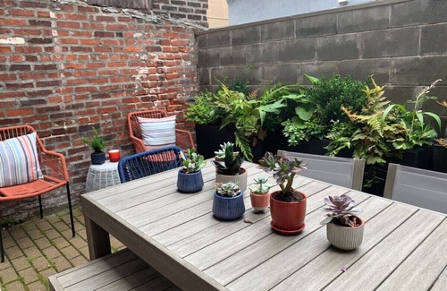 Queen Village Haus | Bright & Modern Home with Patio