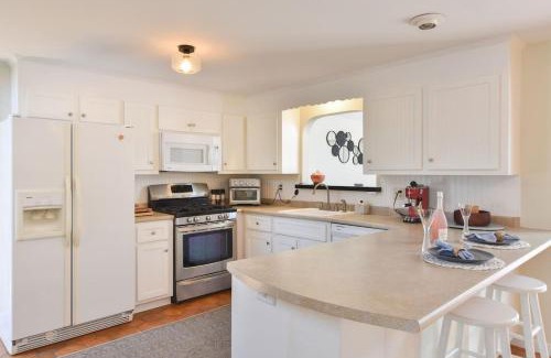 Marstons Mills Haus | Bright & Open Central A C Dog Friendly