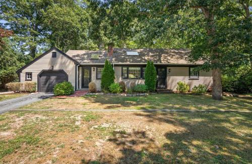 Marstons Mills Haus | Bright & Open Central A C Dog Friendly