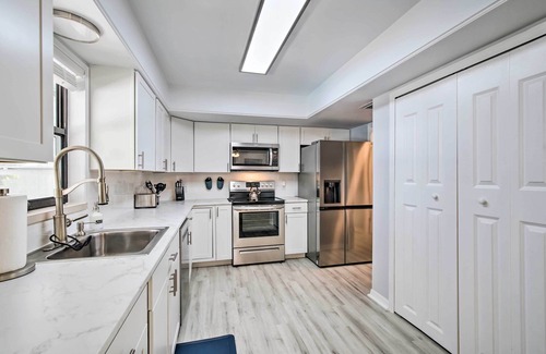 Sebastian Highlands Hütte | Bright Sebastian Home w/ Pool ~ 7 Mi to Beach!