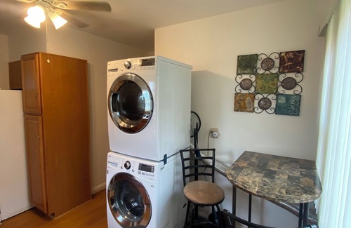 Lochearn Haus | Bright & Spacious – Large Rooms, Workspace, Laundry:20mins Downtown Baltimore
