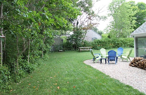 East Falmouth Haus | Bright Sunny Cape Cod Cottage in Falmouth, Ma