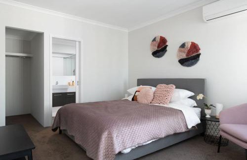 Booragoon Wohnung | Bright Trendy 3br Apt - Walk To River & Shops