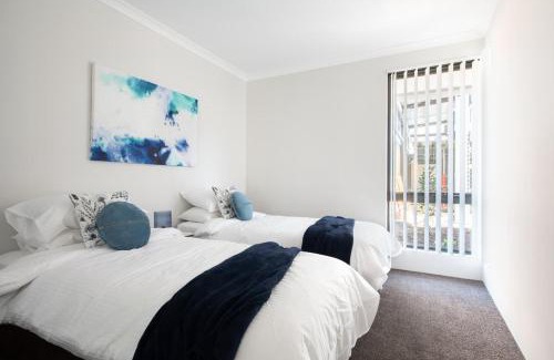 Booragoon Wohnung | Bright Trendy 3br Apt - Walk To River & Shops