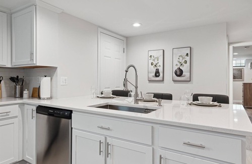 Brighton Haus | Brighton's Hidden Gem - Chic & Spacious Luxury Suite - 5 mins to downtown!