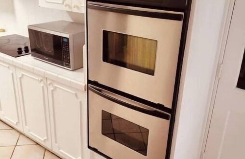 Tougaloo Haus | BRINGING MIAMI TO JACKSON MISSISSIPPI.