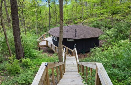 Bristol Kabine | Bristol Tiny Round Treehouse 2 miles to Historic DowntownlCasino 1 Bed 1 Bath