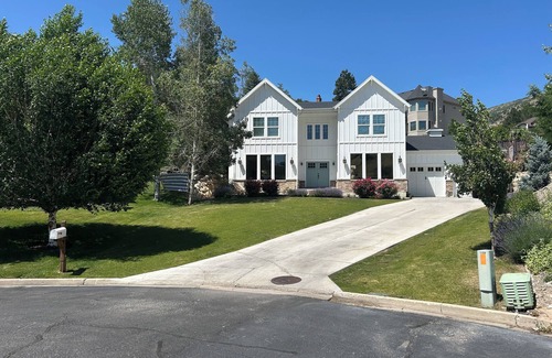 Sherwood Hills Haus | British style Farmhouse inthe foothills of Provo. Beautiful home. 7 bedrooms.