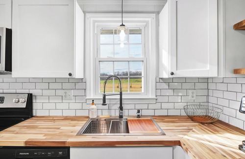 Mineral Haus | Broken Arrow Farm Completly Remodeled located between Richmond & Charlottesville