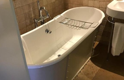 Hipperholme Hotel | Bronze Cove Hotel