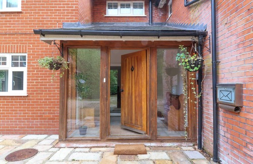 Ipswich Hütte | BROOK LODGE, pet friendly, with open fire in Ipswich