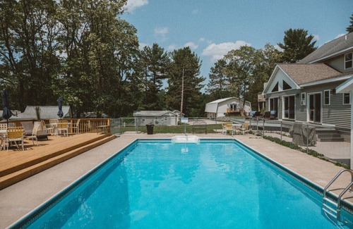 Grawn Haus | Brookside Cottages and Resorts DuckIn Cottage