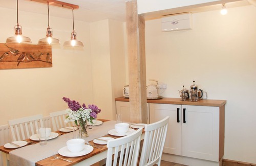 Montgomery Hütte | BROUGHTON STABLES, pet friendly, with a garden in Bishop's Castle