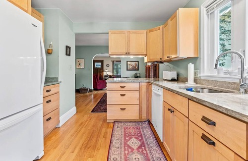 Brunswick Haus | Brunswick Bungalow By Bowdoin With Fenced-In Backyard