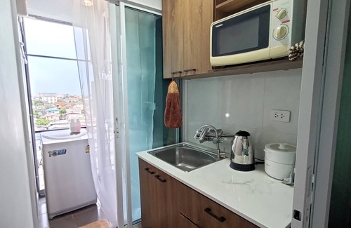 Phra Khanong Eigentumswohnung | BTS Bangchak Serenity: High-Speed Wi-Fi, Free Pool & Gym, HBO, Washer, Kitchen