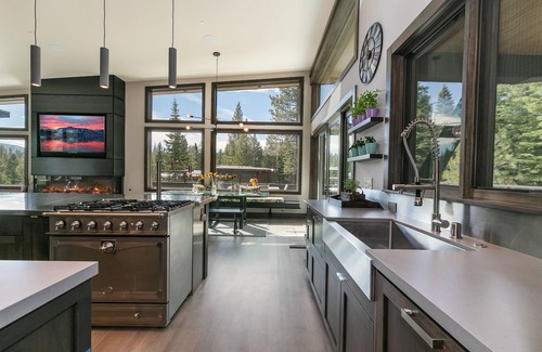 Ponderosa Palisades Haus | Buca Dodici at Shaffer's Mill home located on the golf course