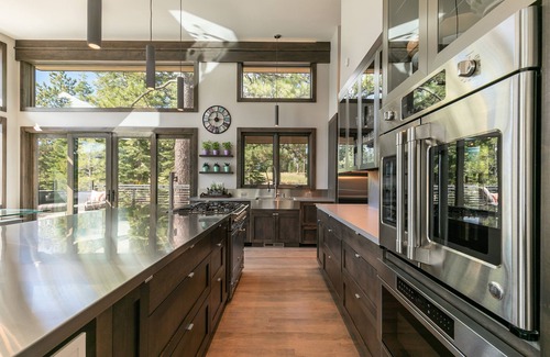 Ponderosa Palisades Haus | Buca Dodici at Shaffer's Mill home located on the golf course